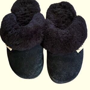 Bearpaw Suede And Faux Fur Women’s Black Slippers Size 6